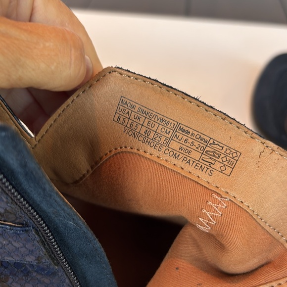 NWOT Vionic Naomi Snake in Blue. Size 8.5 - Picture 6 of 7